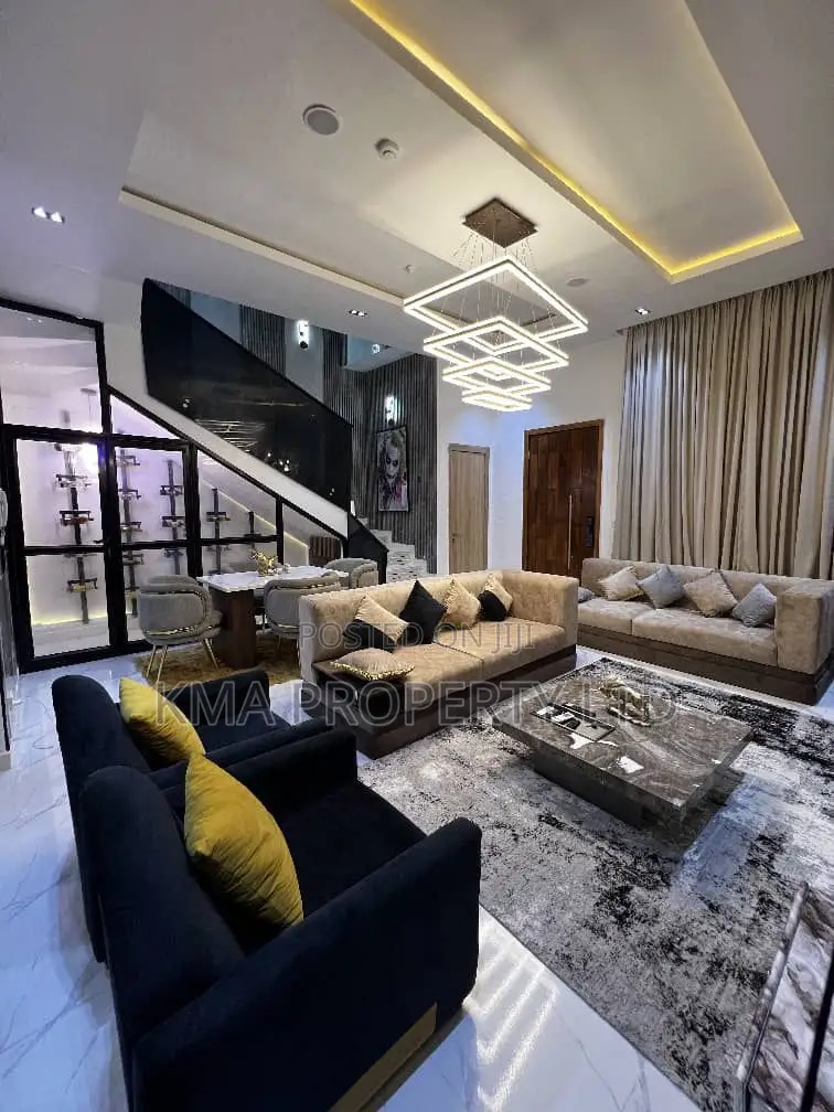 Luxurious 4 Bedrooms Apartment with Swimming Pool