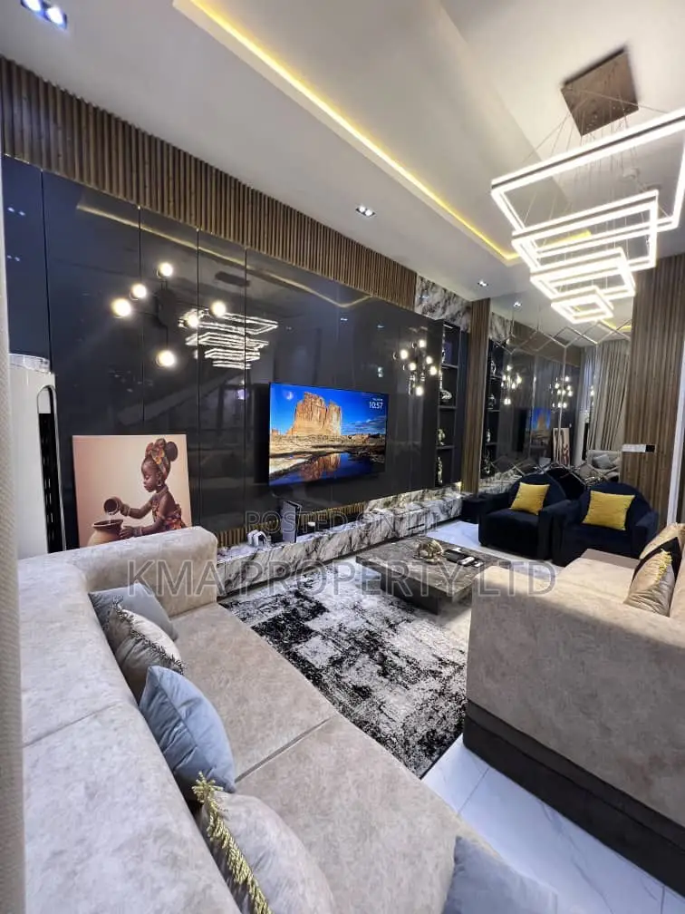 Luxurious 4 Bedrooms Apartment with Swimming Pool