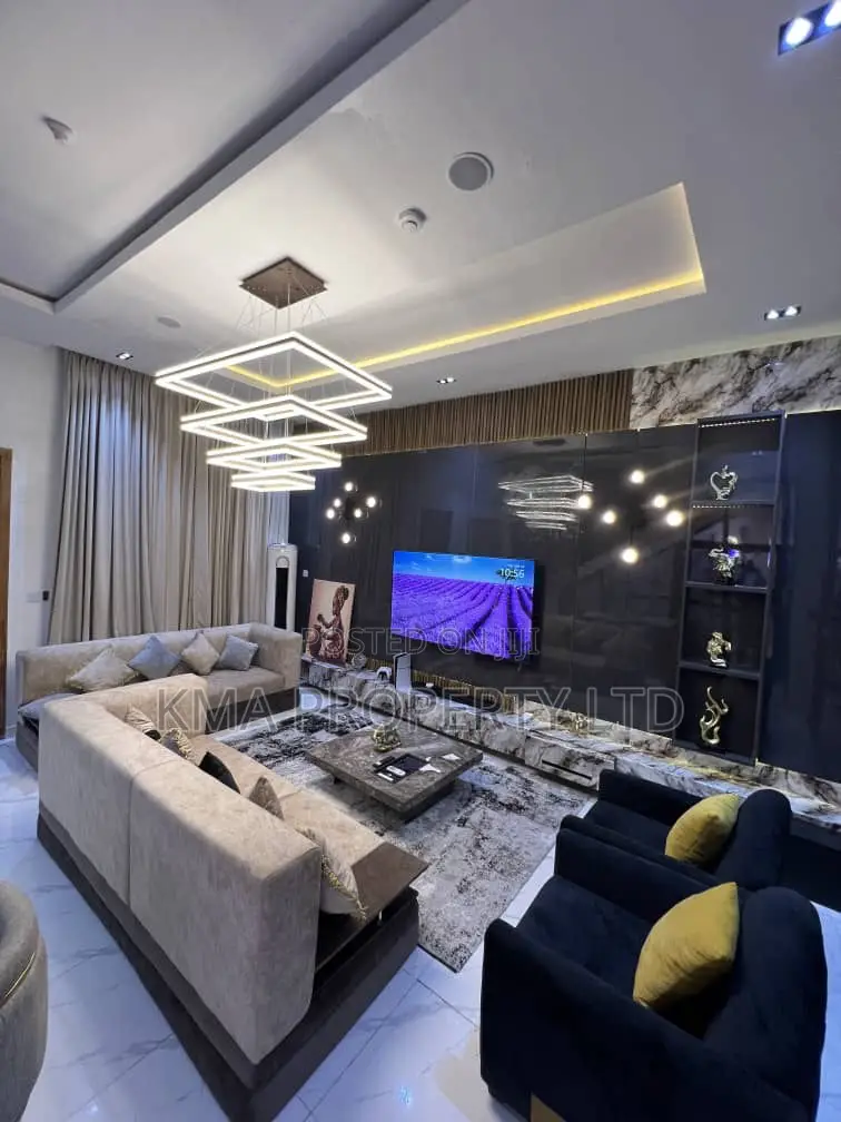 Luxurious 4 Bedrooms Apartment with Swimming Pool