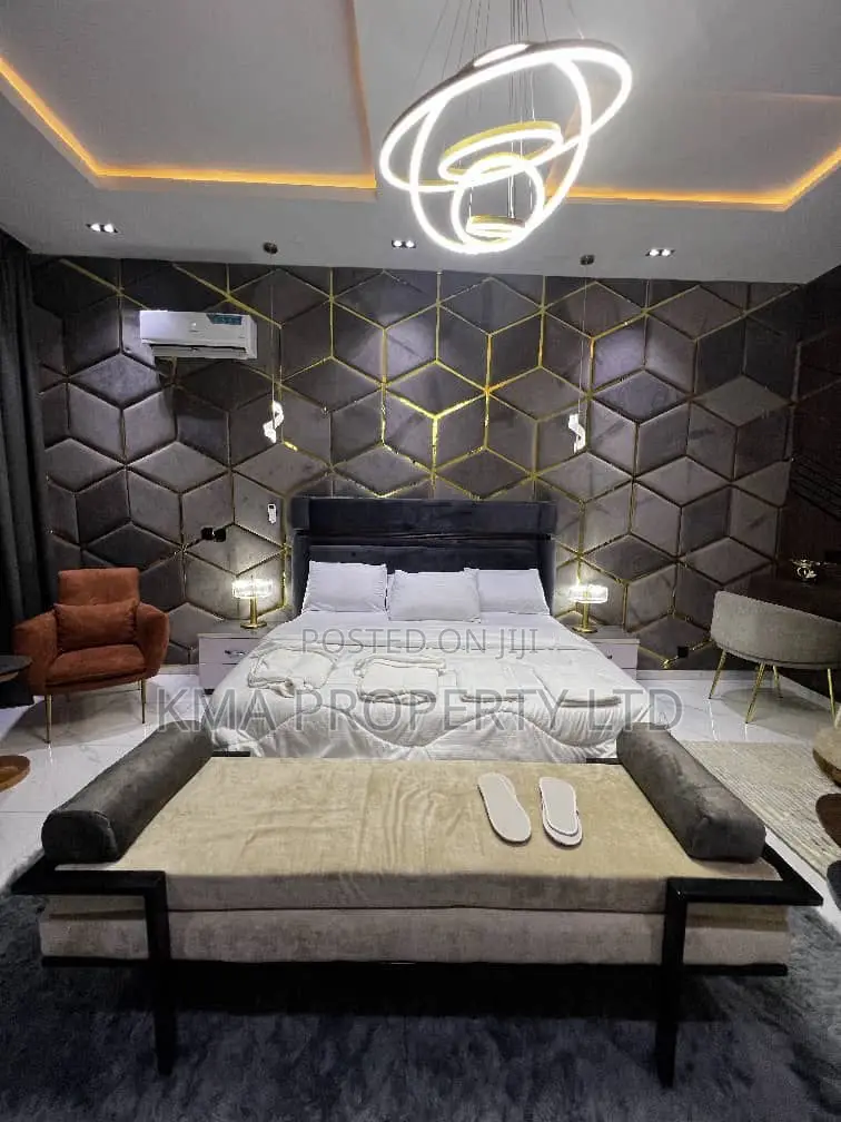 Luxurious 4 Bedrooms Apartment with Swimming Pool